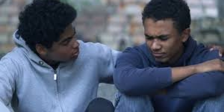 Two teens having a serious conversation.