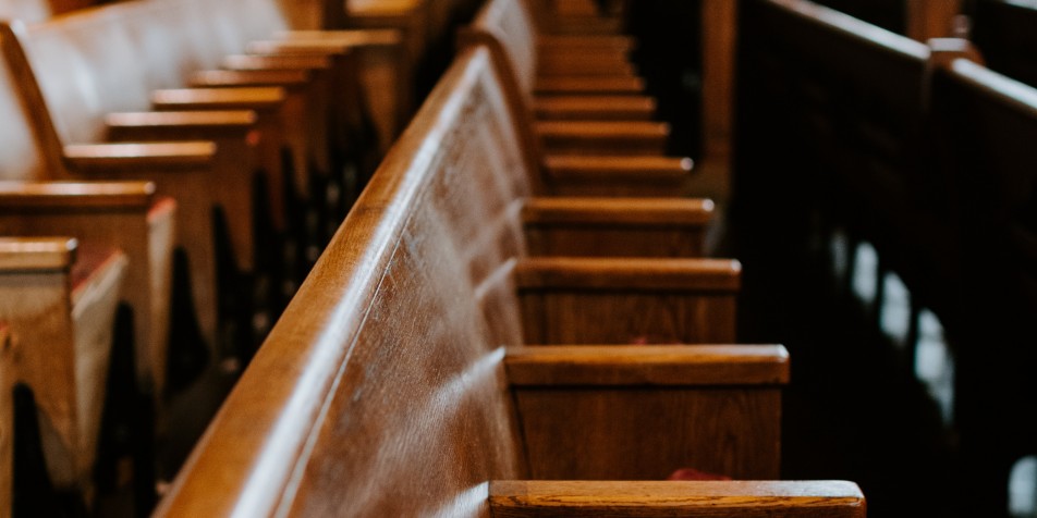 An image of a row of seats in an empty courtroom