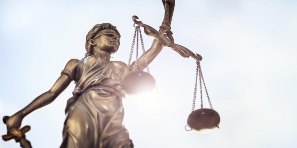 Statue depicting justice with scales
